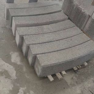 永州芝麻白弧形路牙石