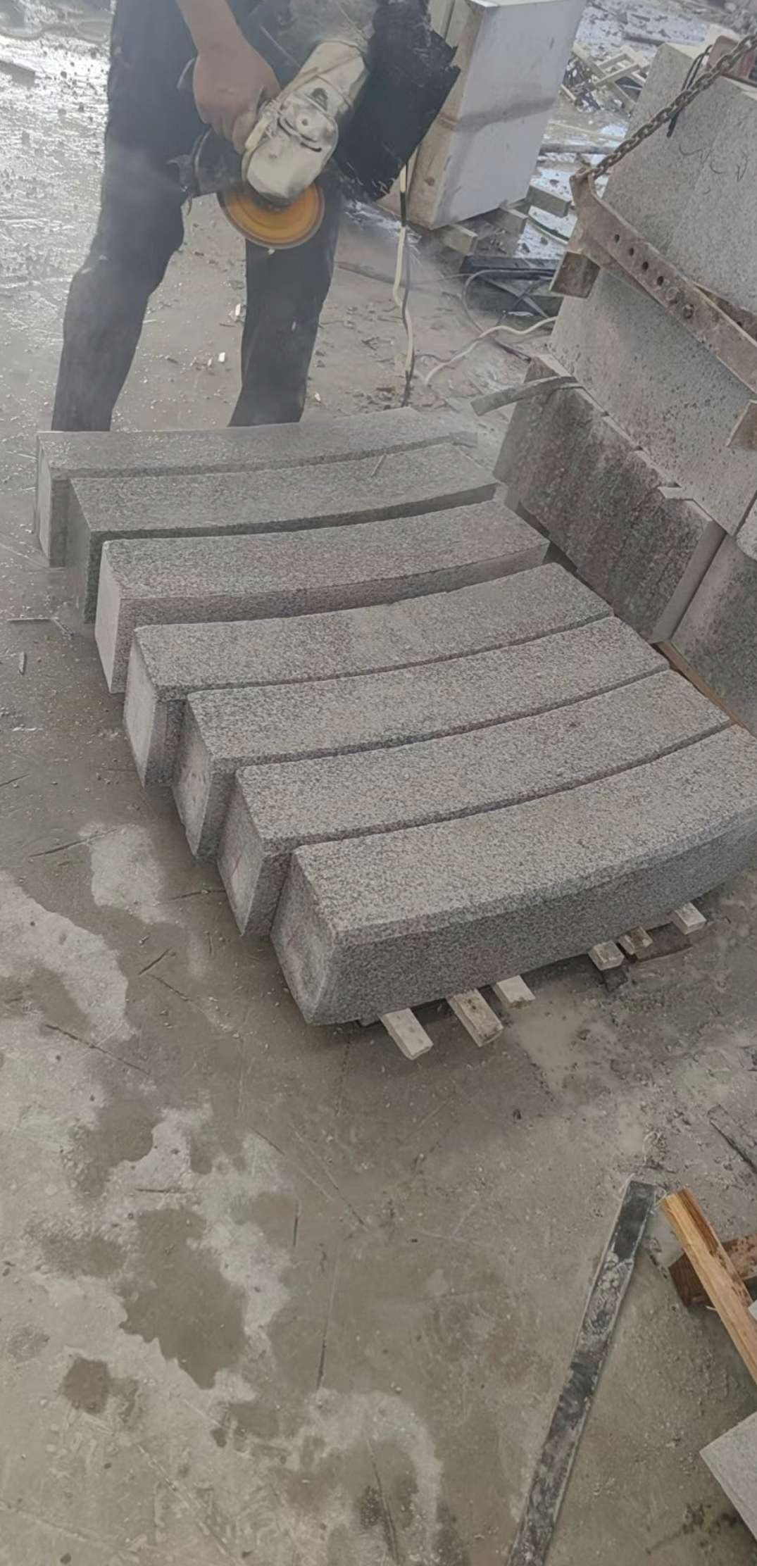 永州芝麻白弧形路牙石